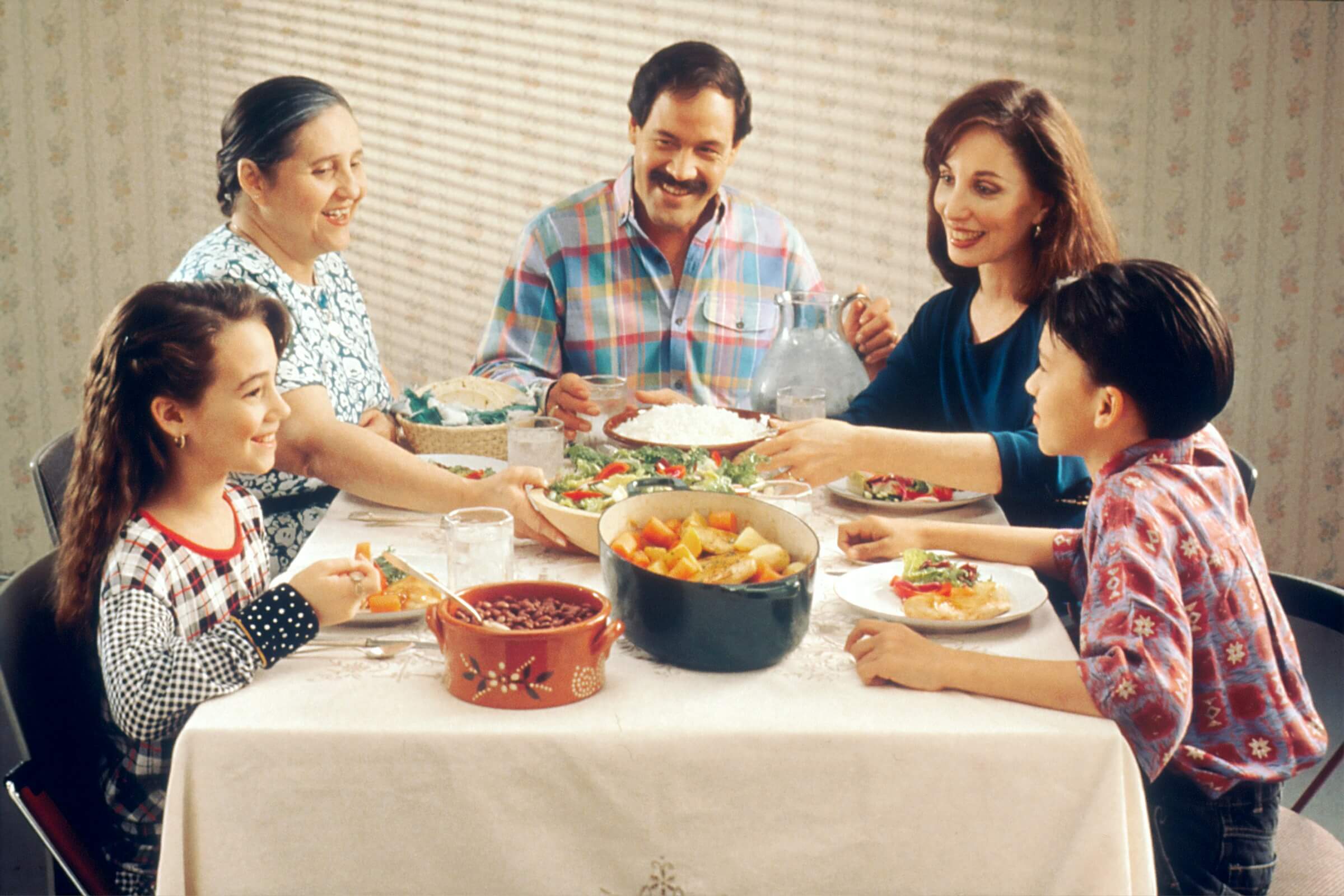 This image shows a family having a conversation using short forms.
